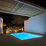 Loadstar Rooms & Suites